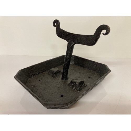 289 - Georgian boot scrape cast iron base and a wrought iron top.

10 inches x 12 inches and 8 inches high... 