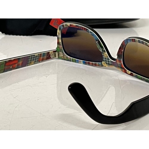 301 - Pair of Ray Ban Wayfarer sunglasses in with tartan pattern to the inside of the frames, in original ... 