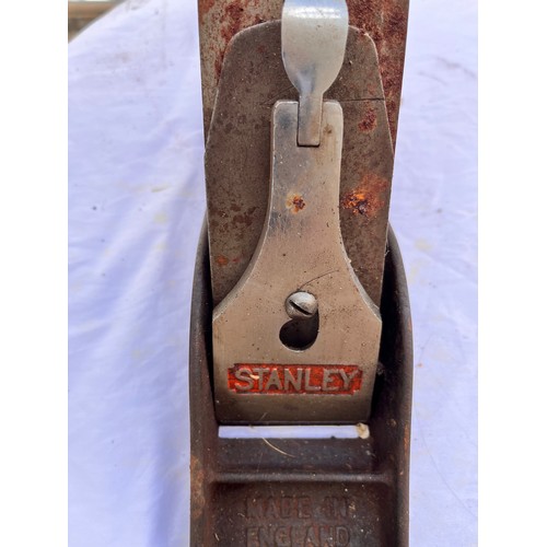 341 - Collection of woodworking and carpentry tools, Bailey No 5 1/2 plane 

This lot is available for in-... 