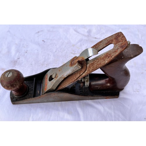 343 - Collection of woodworking and carpentry tools, Bailey No 3 plane 

This lot is available for in-hous... 