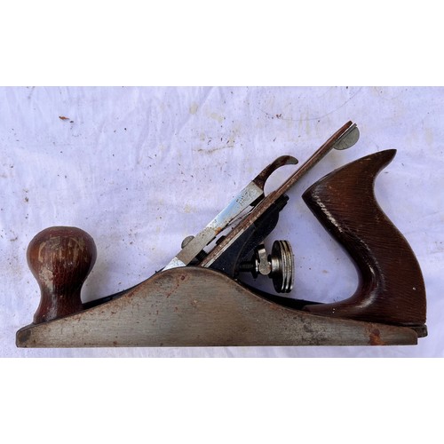 343 - Collection of woodworking and carpentry tools, Bailey No 3 plane 

This lot is available for in-hous... 