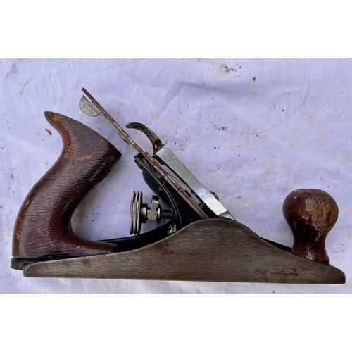 343 - Collection of woodworking and carpentry tools, Bailey No 3 plane 

This lot is available for in-hous... 