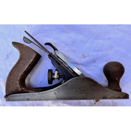 346 - Collection of woodworking and carpentry tools, Bailey No 4 plane 

This lot is available for in-hous... 