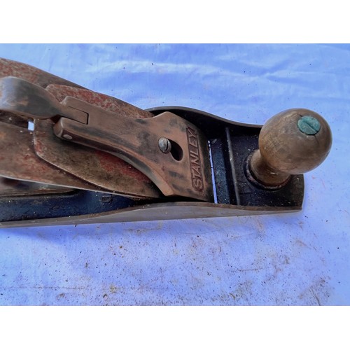 350 - Collection of woodworking and carpentry tools, Bailey No 4 1/2 plane 

This lot is available for in-... 