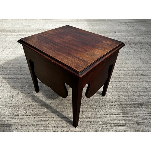 60 - Mahogany side table with hinged lid and storage compartment.

53 cm x 44 cm and 48 cm high