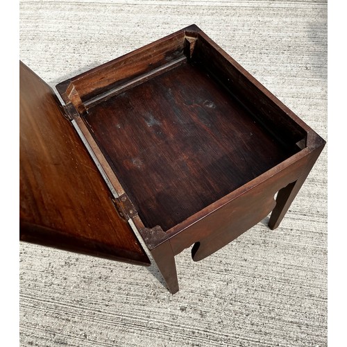 60 - Mahogany side table with hinged lid and storage compartment.

53 cm x 44 cm and 48 cm high