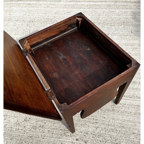 60 - Mahogany side table with hinged lid and storage compartment.

53 cm x 44 cm and 48 cm high