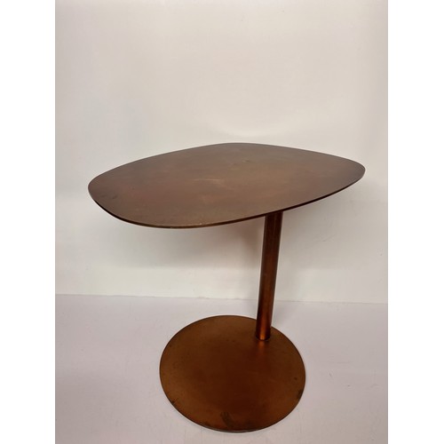 10 - Mid Century designer furniture, unusual copper plated side table.

50 cm x 38 x 49.5 cm high

This l... 