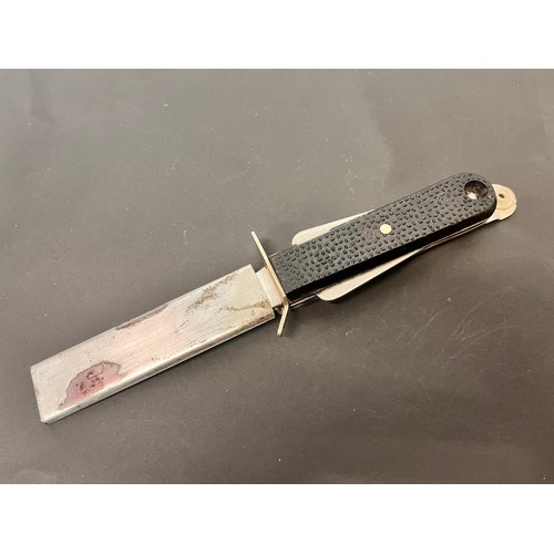 66 - Militaria, a metal sheathed British escape knife for RAF aircrew and Army parachutists.

This lot is... 