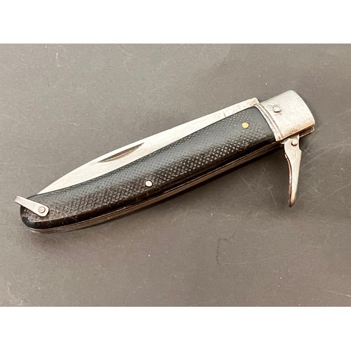 67 - Unmarked folding pocket knife 25 cm long overall

This lot is available for in-house shipping