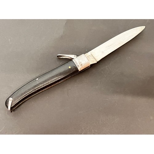 67 - Unmarked folding pocket knife 25 cm long overall

This lot is available for in-house shipping