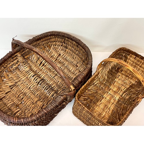 95 - Two French wicker baskets, shopping of fruit picking or display.
Larger is 50 cm long and the smalle... 