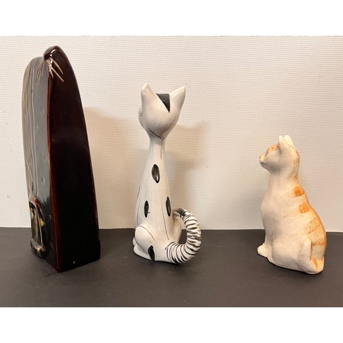 102 - Mid century ceramic figurines of cats.

This lot is available for in-house shipping