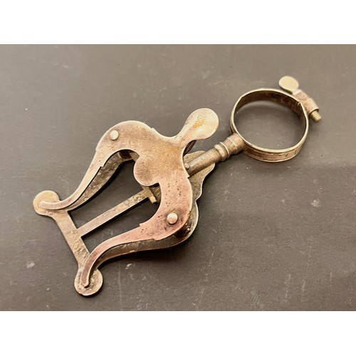 122 - Unusual clip with a clamp attachment at the top. 12 cm overall length.

This lot is available for in... 