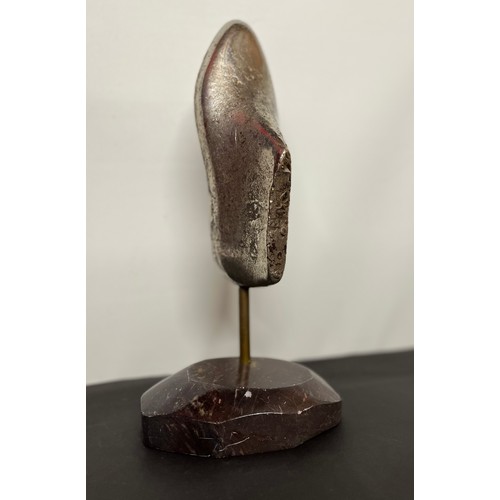 130 - Chrome plated shoe last on a marble stand, 32 cm high.


This lot is available for in-house shipping