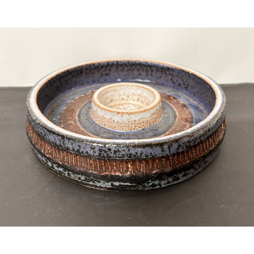 136 - Danish mid century art pottery dish 17 cm in diameter, marked  TK to the base


This lot is availabl... 