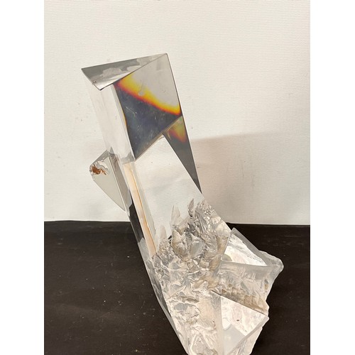 141 - Modernist glass sculpture of cubist forms emerging from a rock structure at the base. 18 cm high.

T... 