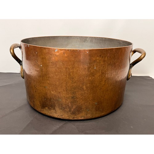 149 - Large two handled arts and crafts copper pan with a finely planished finish, 36 cm in diameter 20 cm... 