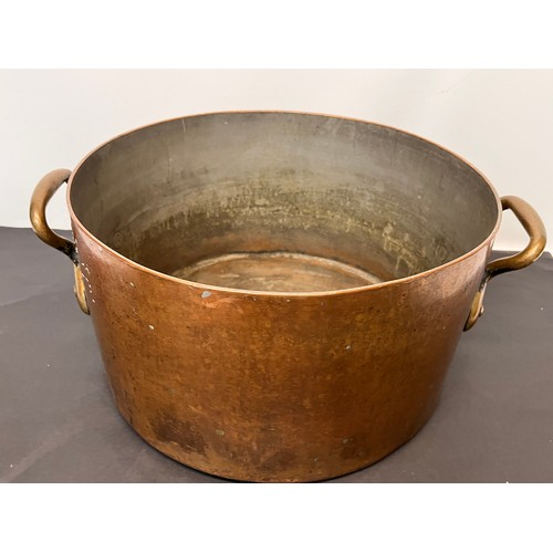 149 - Large two handled arts and crafts copper pan with a finely planished finish, 36 cm in diameter 20 cm... 