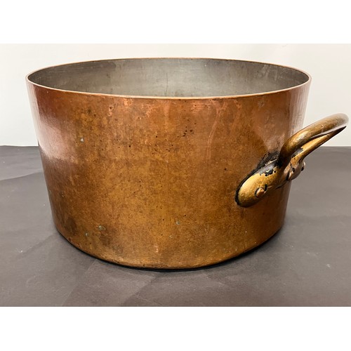 149 - Large two handled arts and crafts copper pan with a finely planished finish, 36 cm in diameter 20 cm... 