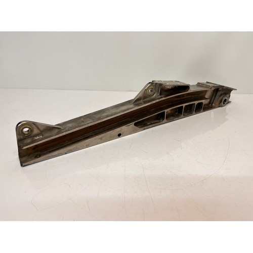 153 - Militaria aviation interest, an aerofoil shaped section from a Tornado aircraft 61 cm long


This lo... 