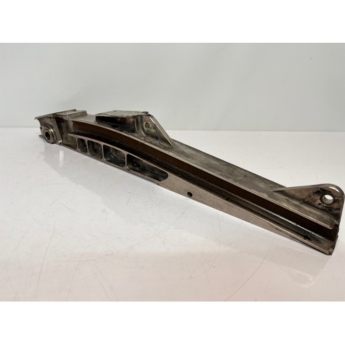 153 - Militaria aviation interest, an aerofoil shaped section from a Tornado aircraft 61 cm long


This lo... 