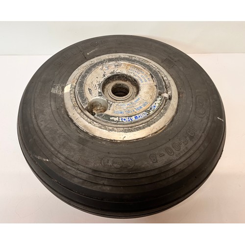 155 - Pair of 19 inch vintage aircraft wheels with Dunlop tyres

This lot is available for internal shippi... 