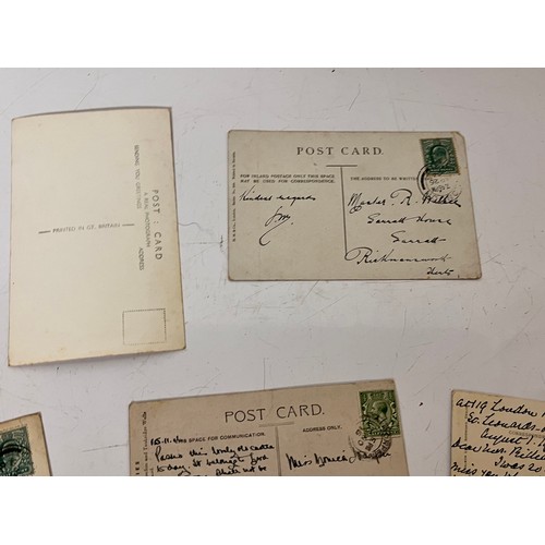 259 - Ephemera, small collection of postcards, 8 in all, 5 posted with stamps still applied.

This lot is ... 