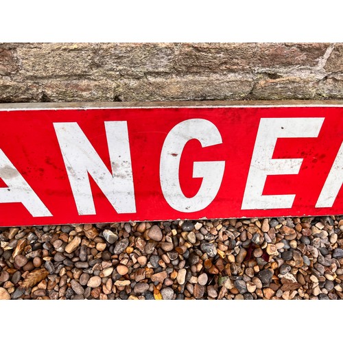 10 - Warning sign, roads etc DANGER, 114cm x 25 cm

This lot is available for in-house shipping