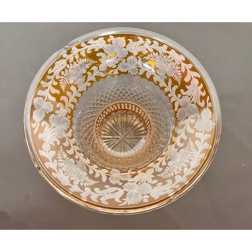 20 - Decorative glass two colour glass bowl with etched and wheel cut designs, 18cm in diameter, 12.5 cm ... 