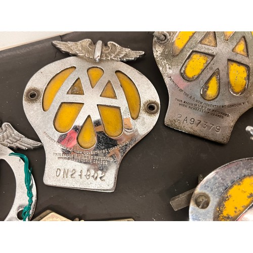 47 - Automobilia, five Automobile Assosiation motor car mascots and a AA box key.

This lot is available ... 