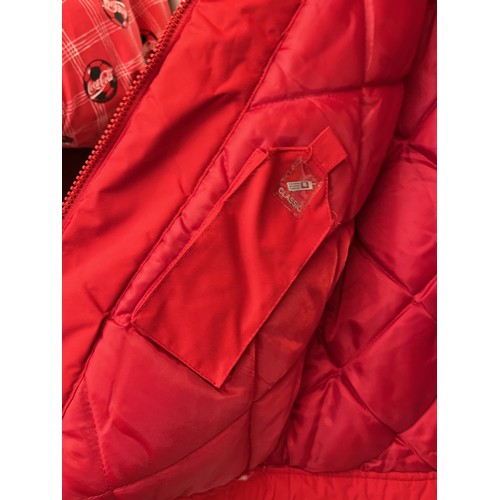 81 - Vintage clothing, ladies, gents Ferrari style motor racing themed jacket, size medium.

This lot is ... 