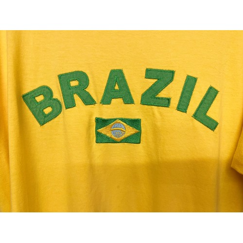 89 - Vintage clothing, sporting, World Cup, Brazil Football team tee shirt, size is Large.


This lot is ... 