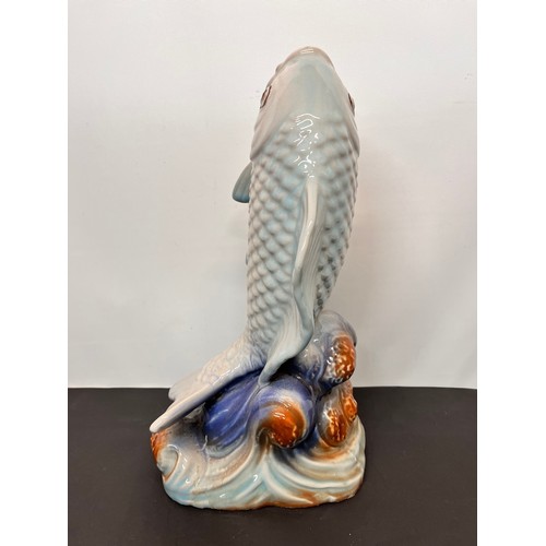 90 - Large ceramic figurine of a carp, 40 cm high

This lot is available for in-house shipping