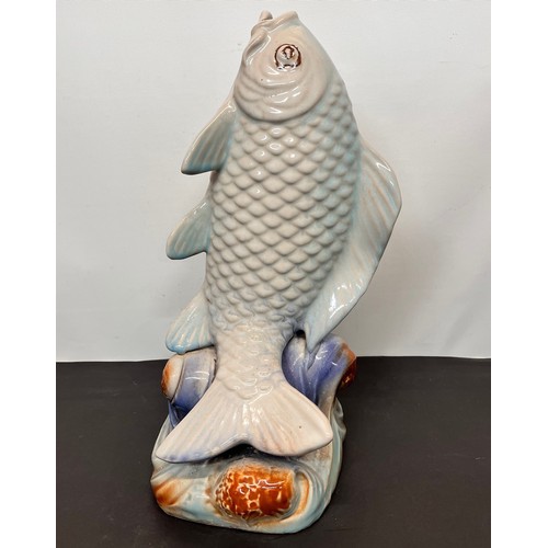 90 - Large ceramic figurine of a carp, 40 cm high

This lot is available for in-house shipping