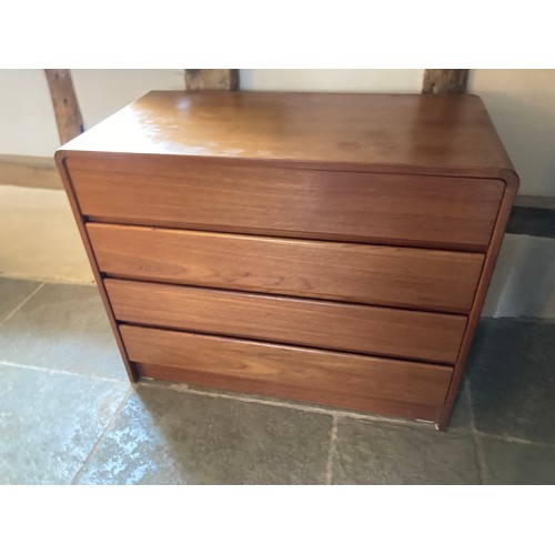 370 - Danish mid century teak designer furniture, 4 drawer chest by Vine Mobelfabrik.

This lot is collect... 