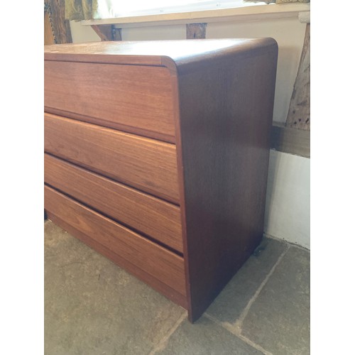 370 - Danish mid century teak designer furniture, 4 drawer chest by Vine Mobelfabrik.

This lot is collect... 