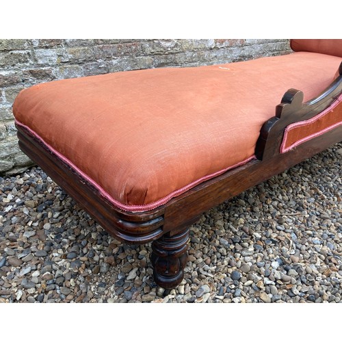 372 - English furniture, a large Victorian chaise lounge with a Rosewood frame.

This lot is collection on... 