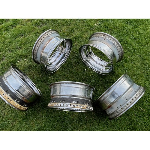 377 - Automobilia, vintage motorcar 16 x 7 chrome wire wheel rims would suit Aston Martins, Jaguars etc.

... 