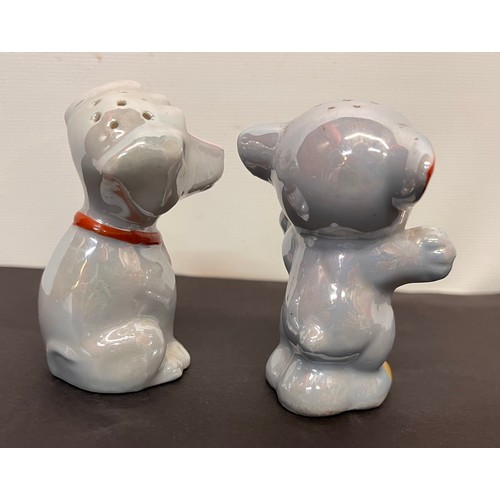 417 - C20th Kitsch, a pre war Japanese cruet set in the form of cartoon dog Bonzo and friend.

In house sh... 