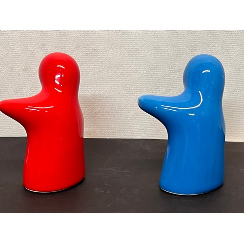 423 - Mid century Kitsch, a pair of salt and pepper pots modelled as hugging figures.

In house shipment i... 