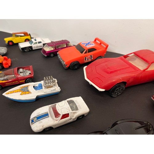 426 - Die cast model cars, Matchbox Dinky Corgi etc, quantity as shown.


In house shipment is available o... 