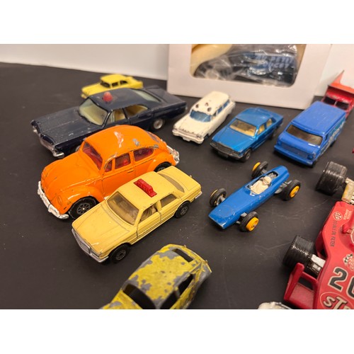 427 - Die cast model cars and racing cars, Matchbox Dinky Corgi etc, quantity as shown.

In house shipment... 