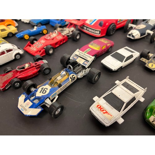 427 - Die cast model cars and racing cars, Matchbox Dinky Corgi etc, quantity as shown.

In house shipment... 