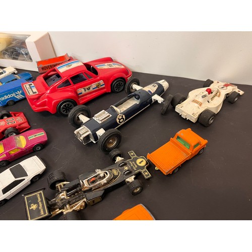 427 - Die cast model cars and racing cars, Matchbox Dinky Corgi etc, quantity as shown.

In house shipment... 