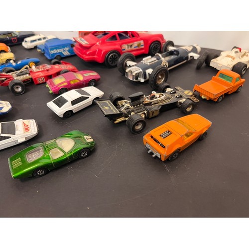 427 - Die cast model cars and racing cars, Matchbox Dinky Corgi etc, quantity as shown.

In house shipment... 