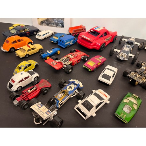 427 - Die cast model cars and racing cars, Matchbox Dinky Corgi etc, quantity as shown.

In house shipment... 