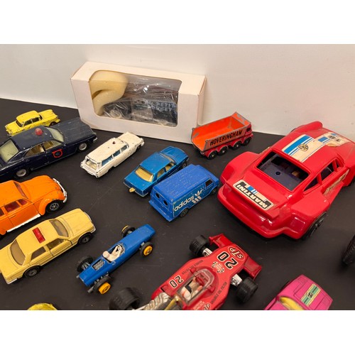 427 - Die cast model cars and racing cars, Matchbox Dinky Corgi etc, quantity as shown.

In house shipment... 