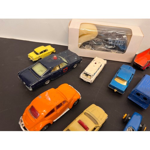 427 - Die cast model cars and racing cars, Matchbox Dinky Corgi etc, quantity as shown.

In house shipment... 