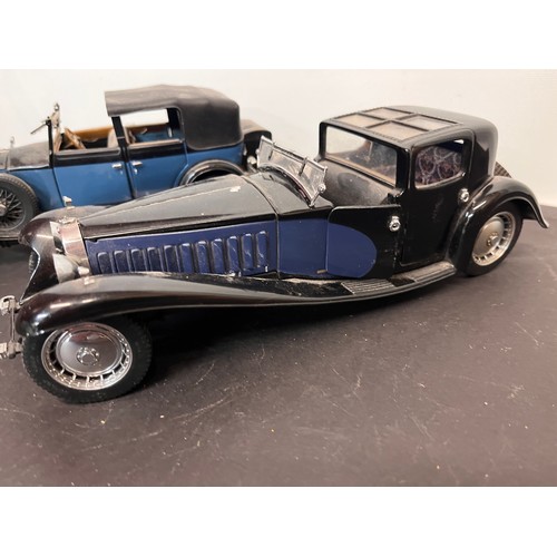 431 - Franklin mint model cars, a Bugatti Royale and a Rolls Royce Phantom I.

In house shipment is availa... 